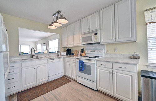 Ocean View Condo | 2 bed/2 bath condo in the Bethany Bay Community near Bethany Beach! Excellent view! Pets Allowed! 9-Hole Golf! Seasonal Outdoor Pool! Beach Town!