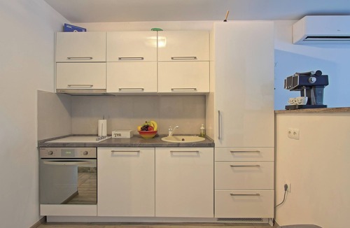 Brinje House | 2-bedroom luxury house next to to highway with private garden