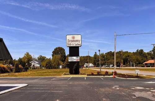 North Newport News Apartment | 2 Full Beds|Non-Smoking