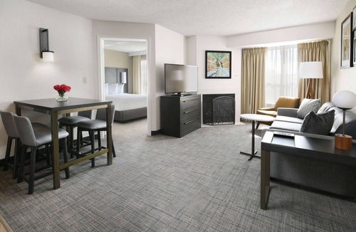 Richardson Hotel | 2 Pet-friendly Suites W/Full Kitchen! FREE Breakfast, Parking, Pool, Tennis Ct!