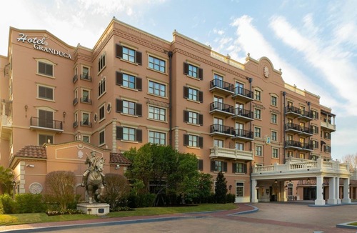 Uptown Hotel | 2 Premier Suite 2Beds Balcony | Hotel Granduca | Antique Décor Near The Galleria