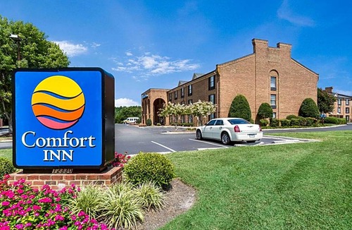 Central Newport News Hotel | 2-Star Hotel ∙ Comfort Inn Newport News - Hampton I-64