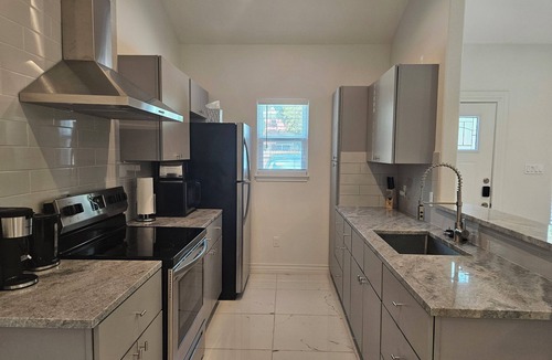 Central City Apartment | 2BD-RemoteWork-Extd Stay Discounts-PetsOK-Central
