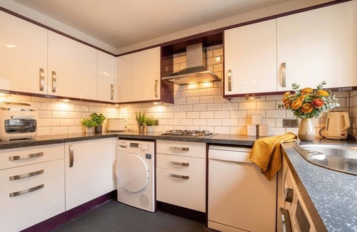Prestonpans House | 2BR Near Portobello & Musselburgh - Free Parking - Fast Wi-Fi