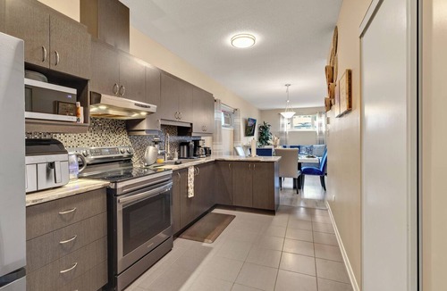 Communaute-Urbaine-de-l'Outaouais Apartment | 3-bedroom basement apartment with Pool&Terrace-4 mins to Gatineau-Ottawa Airport