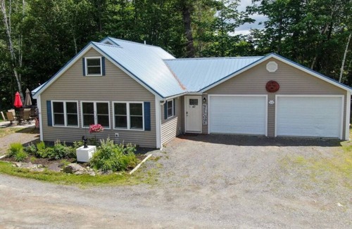 Embden House | 3 bedroom Lakeside Home Embden Pond