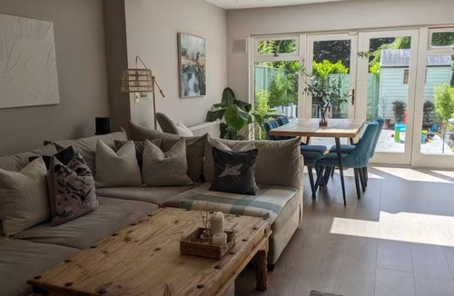 Malahide House | 3 storey townhouse in lush green private estate