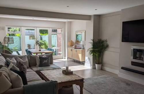 Malahide House | 3 storey townhouse in lush green private estate
