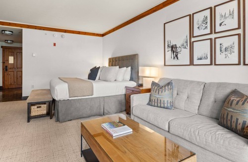 Stowe Area Cabin | #377 | Studio | First Tracks | 3rd floor Over Easy Gondola Views