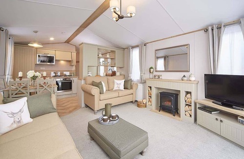 Prestonpans House | 3BR Luxe Coastal Lodge - Sleeps 8- Seabreeze Lodge