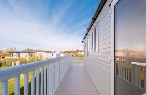 Prestonpans House | 3BR Luxe Coastal Lodge - Sleeps 8- Seabreeze Lodge