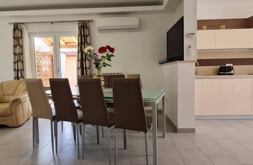 Kaldanija House | 4-bedroom house in charming Buje with pool, AC, WiFi. Enjoy your stay!