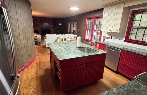 Lewes House | 4 bedroom wooded farmhouse close to trails and 8 miles from Sports at the Beach