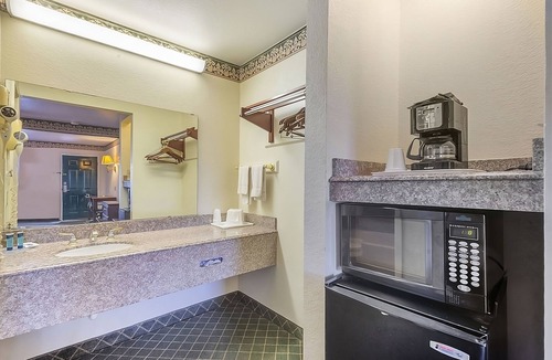 Three Rivers House | 4 Budget-Friendly Units, Free Parking Onsite, Outdoor Pool, Pets Allowed!