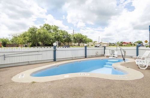 Three Rivers House | 4 Budget-Friendly Units, Free Parking Onsite, Outdoor Pool, Pets Allowed!