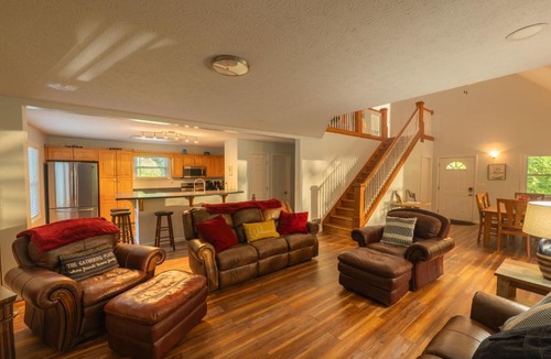 Tallmansville House | 4 Wheeling Riverfront Paradise, awesome deck!