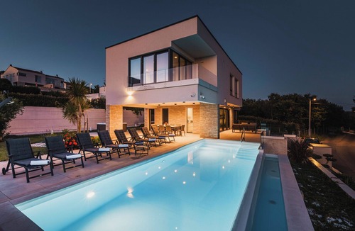 Brnobici Villa | 4BD villa for up to 8 with large swimming pool, jacuzzi, sauna, gym, bocci