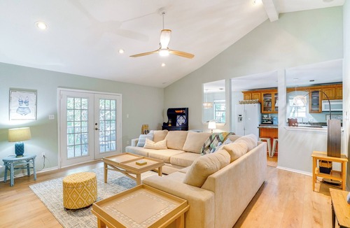 Dennis Cottage | 5 Mi to Historic Granbury Square: Lakefront Escape