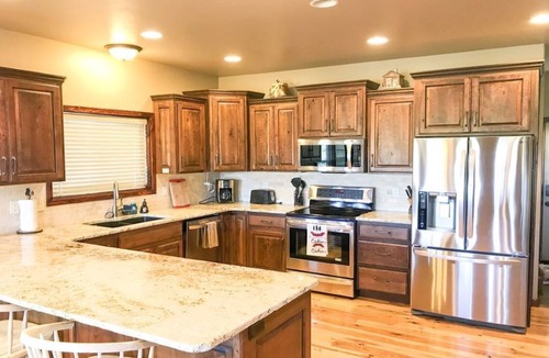Long Valley Junction House | 5 STAR Luxury Cabin 3bd/3ba, Perfect base camp to N. Parks!