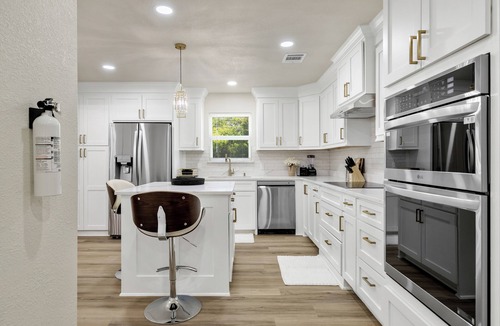 Lake Highlands House | 5BR Lake Highlands Home: Pool & Extended Stays