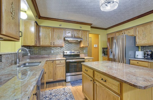 Groveport House | 6 Mi to Rickenbacker Airport! Columbus Area Home