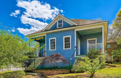East Side House | 717 Woodward · Historic Southern Belle - Walk to Hot Spots!