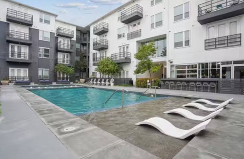 Fort Worth Cultural District Apartment | 7th St. Behavior