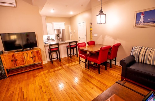 Kennebunk Condo | 84 Main