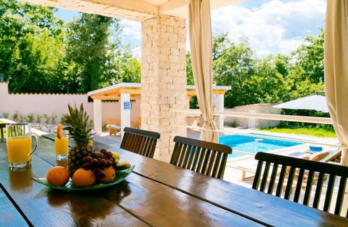 Snasici House | A spacious four-bedroom villa with sauna and private pool
