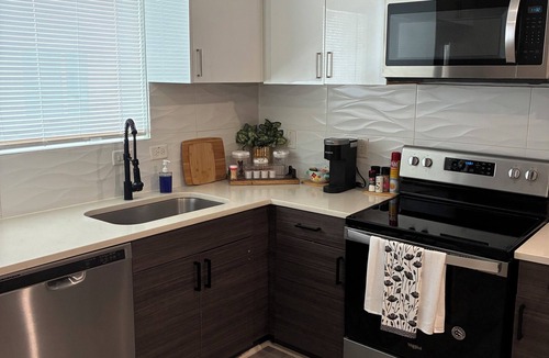 Knox - Henderson Apartment | Adorable 1-bedroom apartment with AC in vibrant Dallas