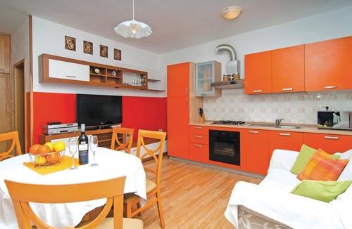 Podstrana House | Amazing home in Podstrana with WiFi