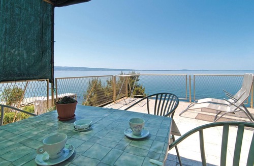 Podstrana House | Amazing home in Podstrana with WiFi