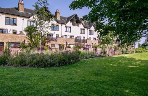 Malahide Apartment | An exceptional property, perfectly located - ideal for extended stays.