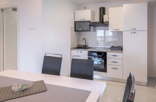 Rijeka Apartment | Apartment Andrada - One-Bedroom Apartment with Balcony and Sea View