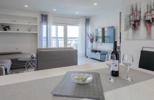 Rijeka Apartment | Apartment Andrada - One-Bedroom Apartment with Balcony and Sea View
