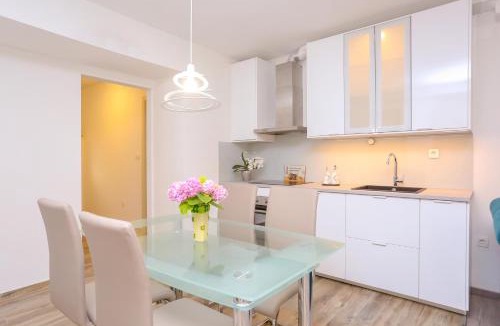 Stobrec Apartment | Apartment Dvor