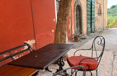 Buggiano Apartment | Apartment in the former 18th-century stables of Villa Sermolli