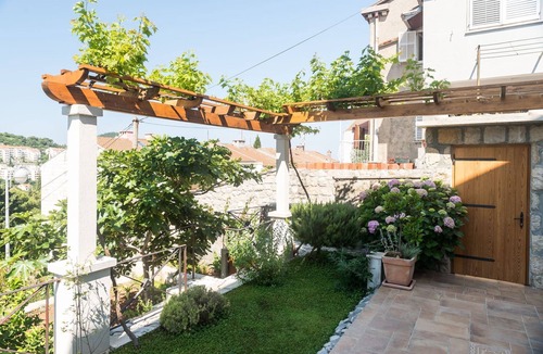 Gornji Kono Apartment | Apartments Gaura - One-Bedroom Apartment with Terrace