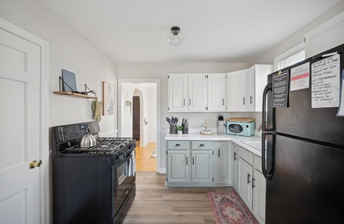 Ottawa House | Appealing 2br Cape Cod w/ bonus rm & fiber Wi-Fi!