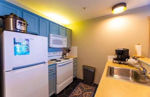 Edray Apartment | AS 328-330: Ski-In/Out | Bunk Beds | Hot Tub | Sleeps 10