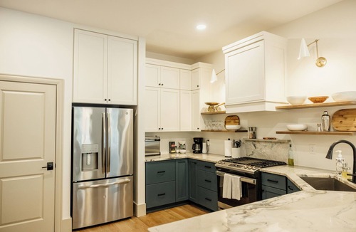 Victorian Village House | Backyard Garden Oasis | ½ Mi OSU + Free Parking