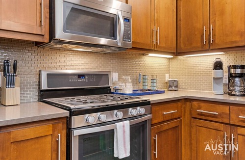 Galindo Villa | Barton Springs & SoCo Ease Bright Family Home w Yard, Garage & Workspace