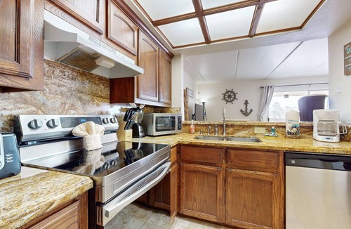 South Padre Island Condo | Bayfront condo close to beach with water views & pool access