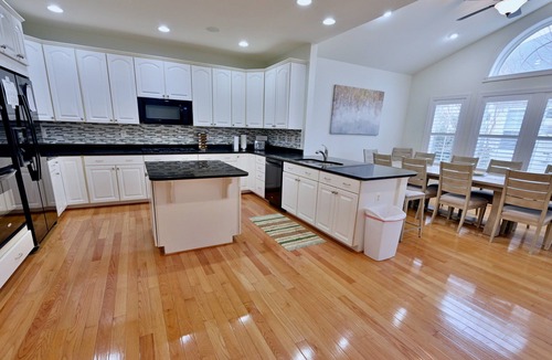 The Commons House | Bayside * 5BR Beautiful Large Bayside Resort House