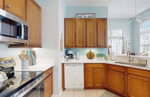 The Commons House | Bayside Resort dog-friendly townhouse w/tennis court access, WiFi, and balcony