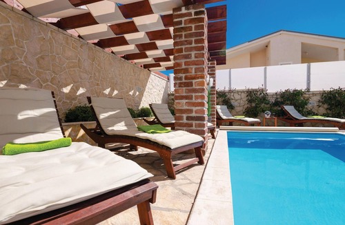 Novigrad House | Beach front home in Novigrad with sauna