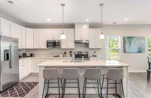 Ocean View House | Beach retreat home with covered patio, W/D, fast WiFi, and central AC