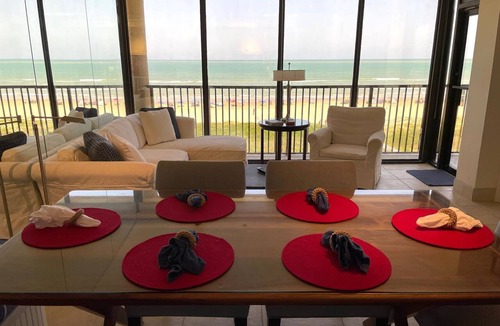 South Padre Island Condo | Beachfront Condo Relax In Style, big balcony, beach gear Incl, 2 Pools/hot tubs