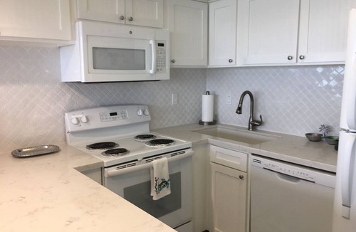 South Padre Island Condo | Beachfront Condo. 5 Min. Walk to Beach Parks at Isla Blanca/Schlitterbahn