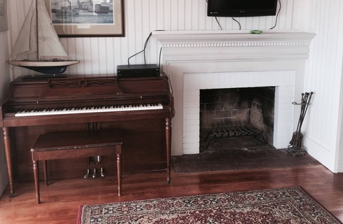 Westbrook Center Cottage | Beachfront Getaway on the Long Island Sound